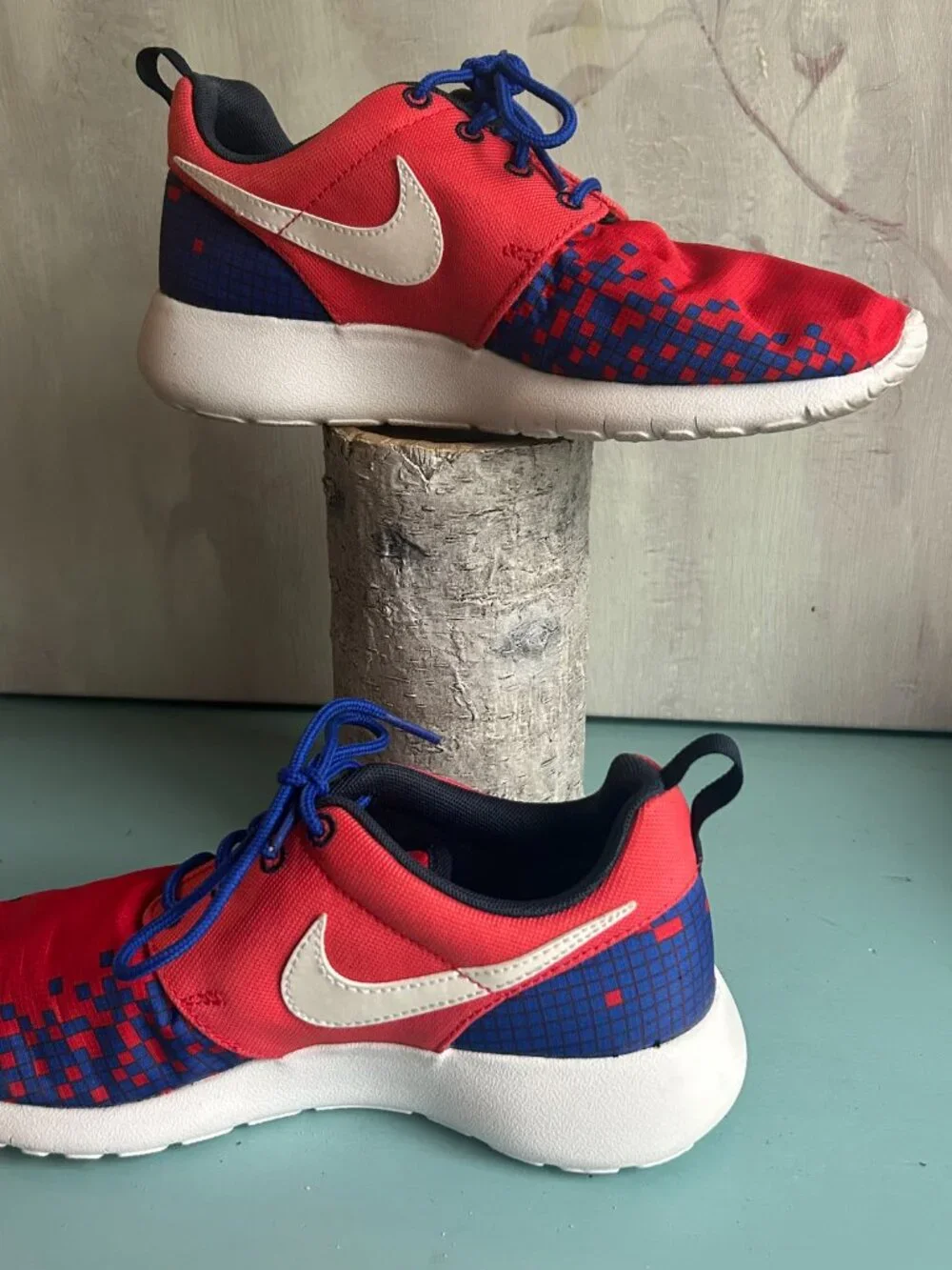 Nike Roshe One Print Pixel GS Light Crimson Blue Youth Size 5.5 Style 677782-601